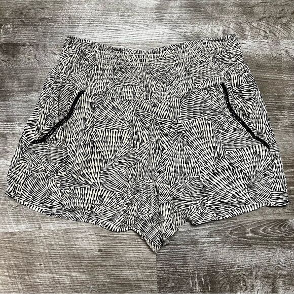 Three Dots Casual Pull On Shorts Size Medium - Picture 1 of 8